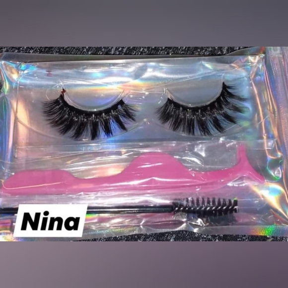 Lashes - Picture 2 of 4